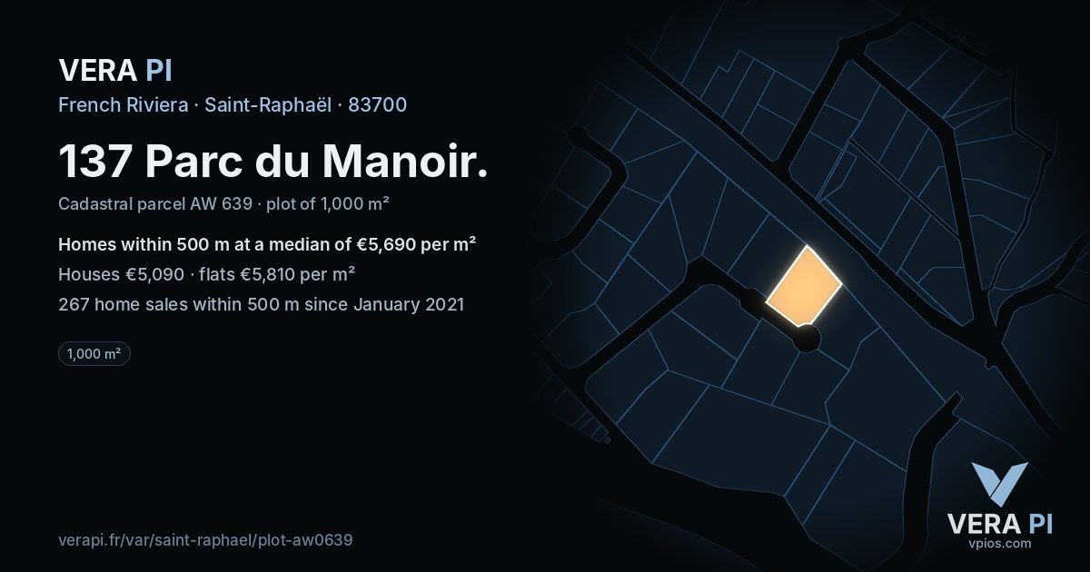 137 Parc du Manoir, Saint-Raphaël at night – the plot lit, the parcels around coloured by the prices near them