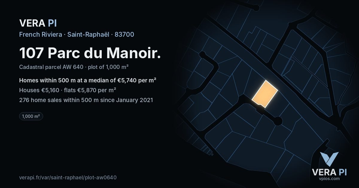 107 Parc du Manoir, Saint-Raphaël at night – the plot lit, the parcels around coloured by the prices near them