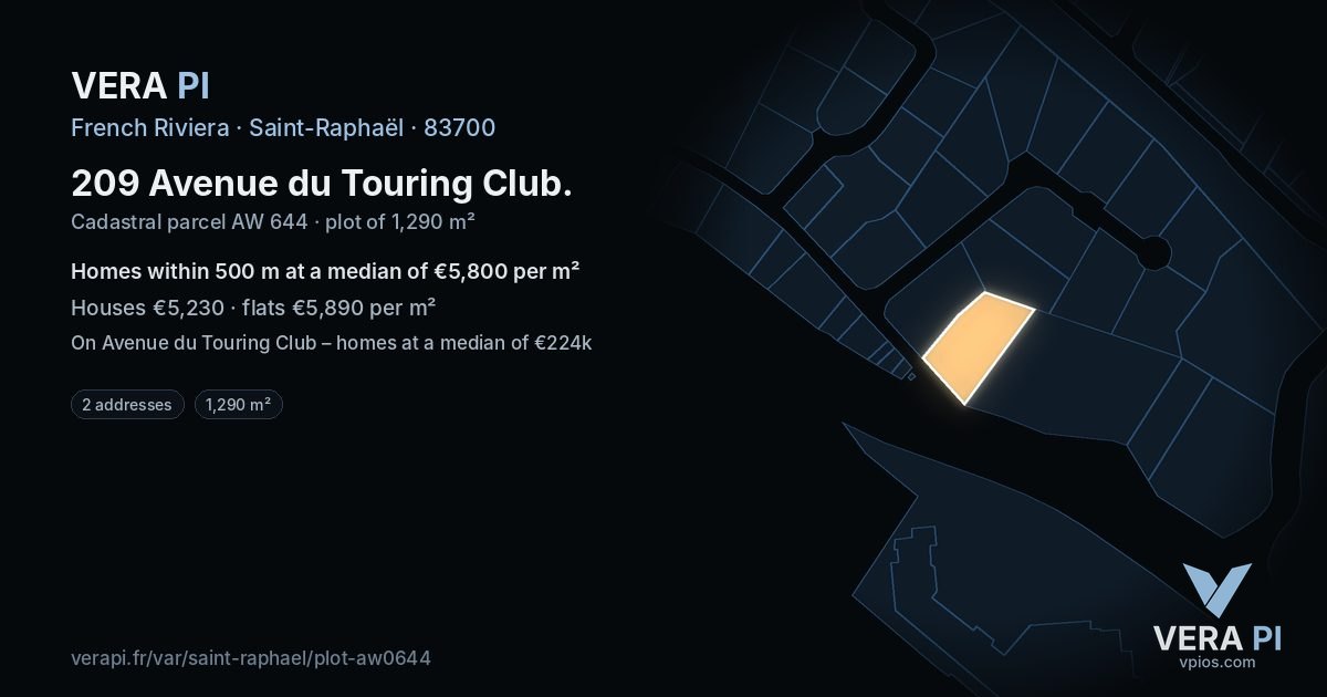 209 Avenue du Touring Club, Saint-Raphaël at night – the plot lit, the parcels around coloured by the prices near them