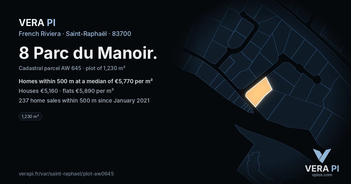 8 Parc du Manoir, Saint-Raphaël at night – the plot lit, the parcels around coloured by the prices near them