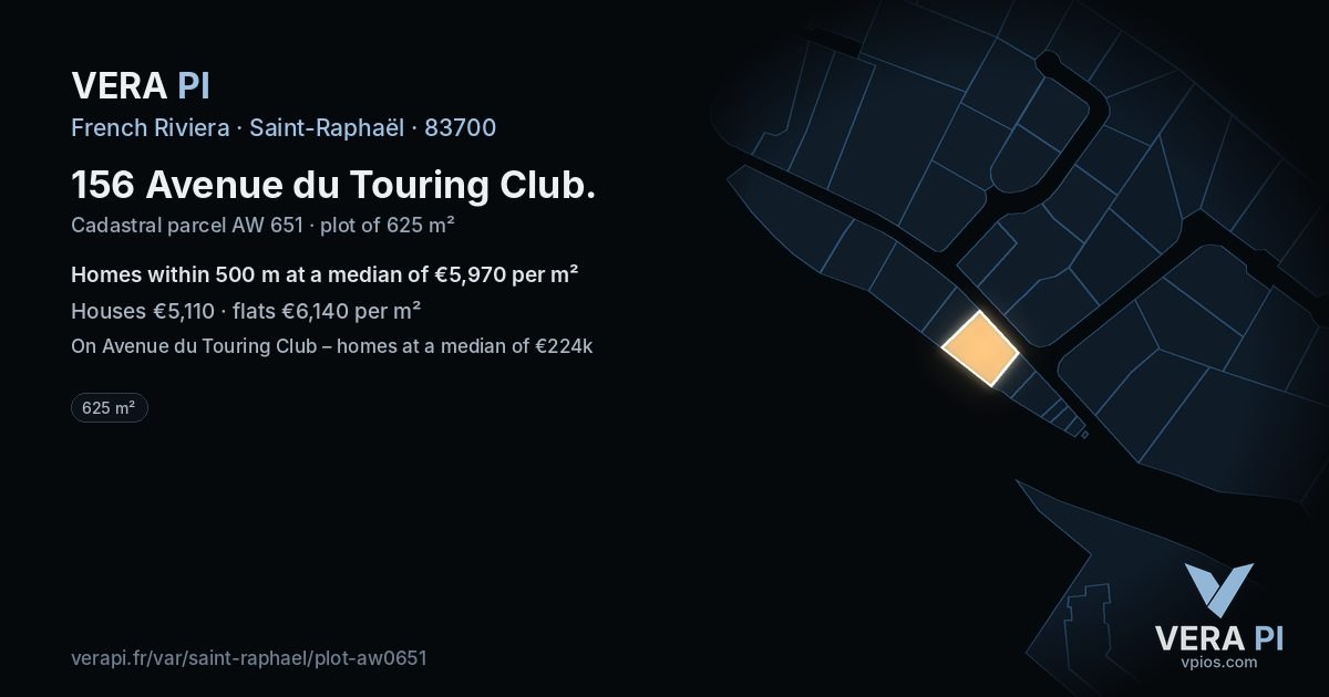 156 Avenue du Touring Club, Saint-Raphaël at night – the plot lit, the parcels around coloured by the prices near them