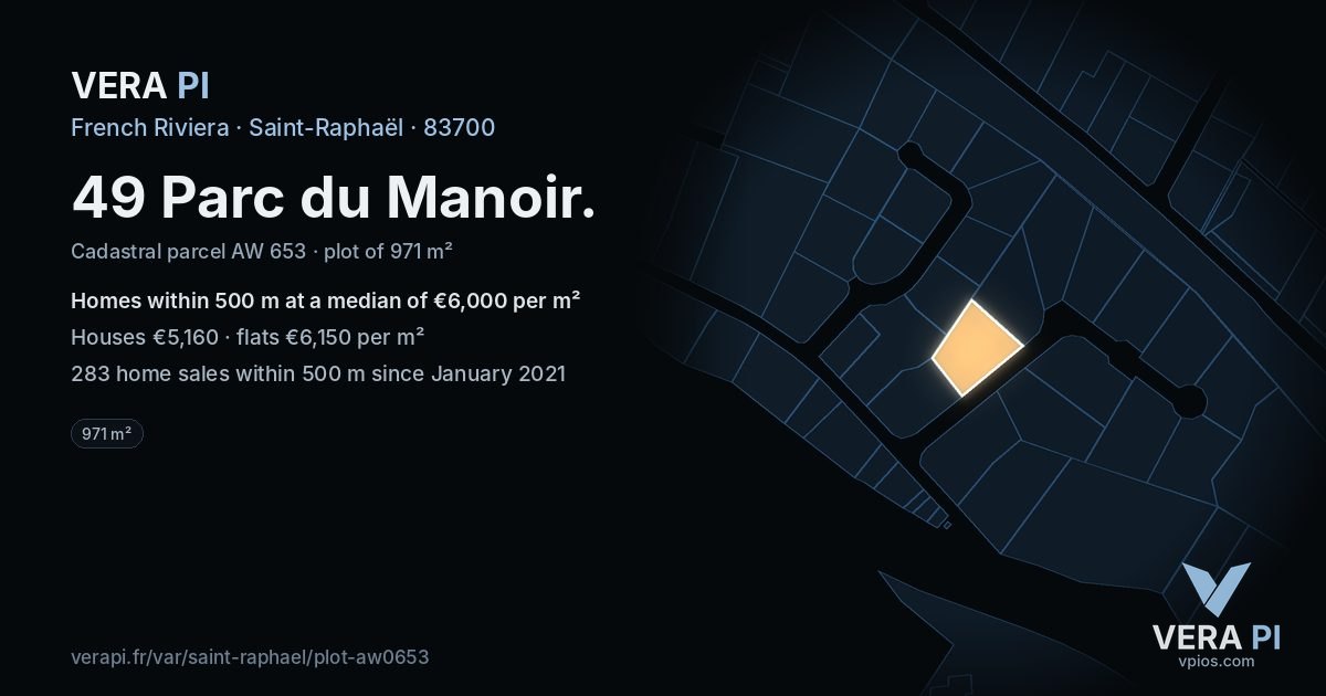 49 Parc du Manoir, Saint-Raphaël at night – the plot lit, the parcels around coloured by the prices near them