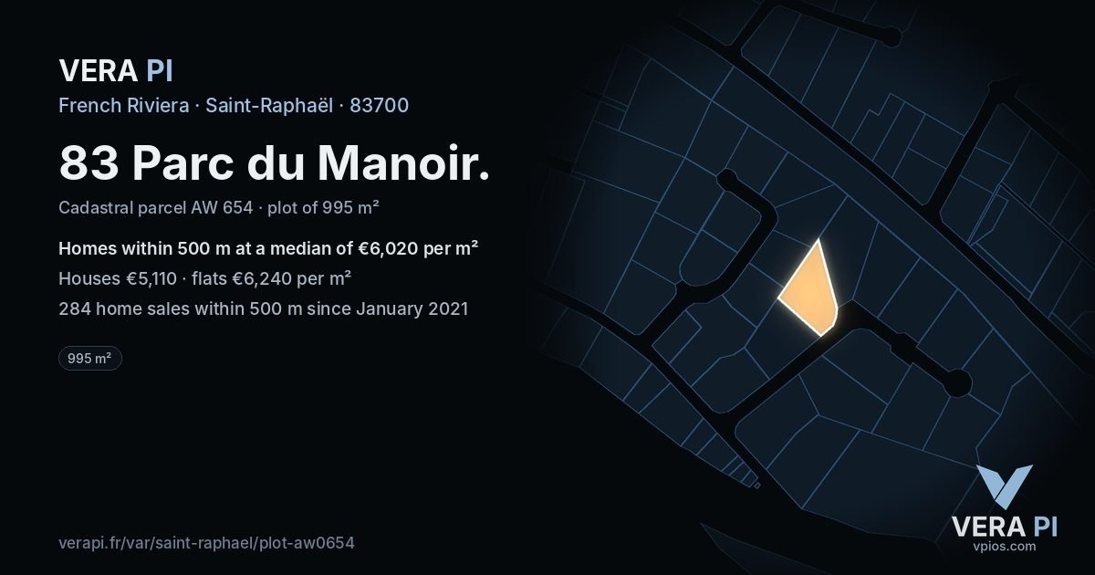 83 Parc du Manoir, Saint-Raphaël at night – the plot lit, the parcels around coloured by the prices near them