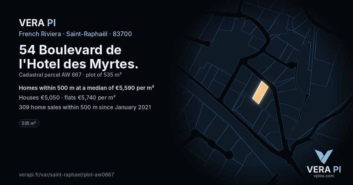 54 Boulevard de l'Hotel des Myrtes, Saint-Raphaël at night – the plot lit, the parcels around coloured by the prices near them