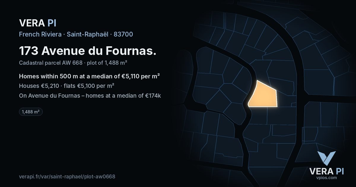 173 Avenue du Fournas, Saint-Raphaël at night – the plot lit, the parcels around coloured by the prices near them