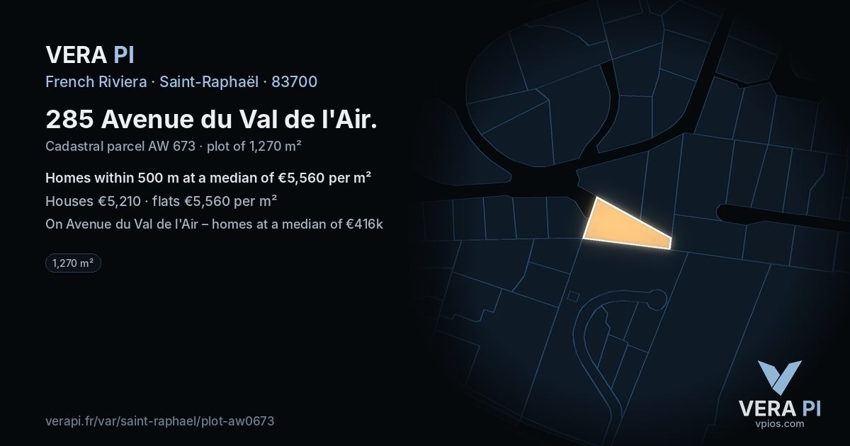 285 Avenue du Val de l'Air, Saint-Raphaël at night – the plot lit, the parcels around coloured by the prices near them