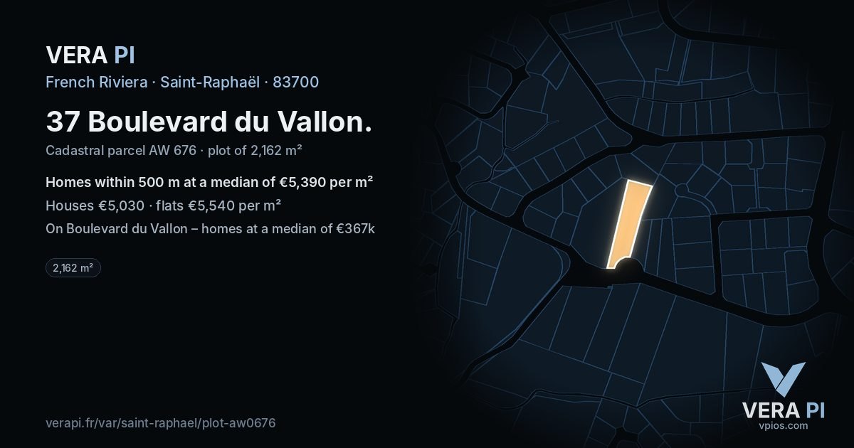 37 Boulevard du Vallon, Saint-Raphaël at night – the plot lit, the parcels around coloured by the prices near them