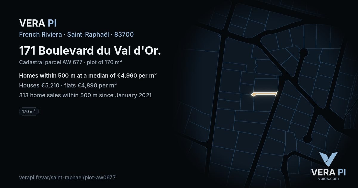 171 Boulevard du Val d'Or, Saint-Raphaël at night – the plot lit, the parcels around coloured by the prices near them
