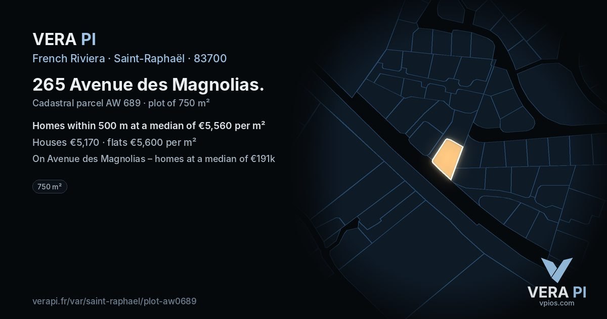265 Avenue des Magnolias, Saint-Raphaël at night – the plot lit, the parcels around coloured by the prices near them