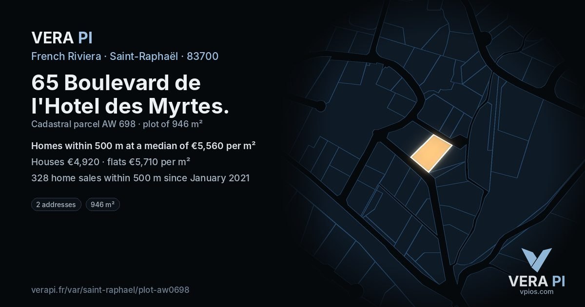 65 Boulevard de l'Hotel des Myrtes, Saint-Raphaël at night – the plot lit, the parcels around coloured by the prices near them