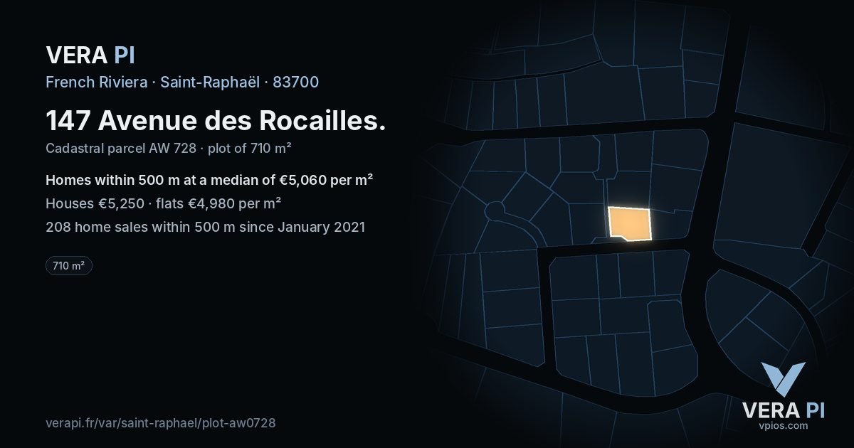 147 Avenue des Rocailles, Saint-Raphaël at night – the plot lit, the parcels around coloured by the prices near them