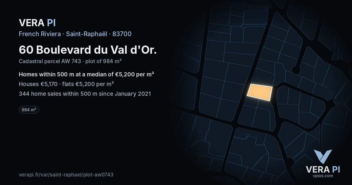 60 Boulevard du Val d'Or, Saint-Raphaël at night – the plot lit, the parcels around coloured by the prices near them
