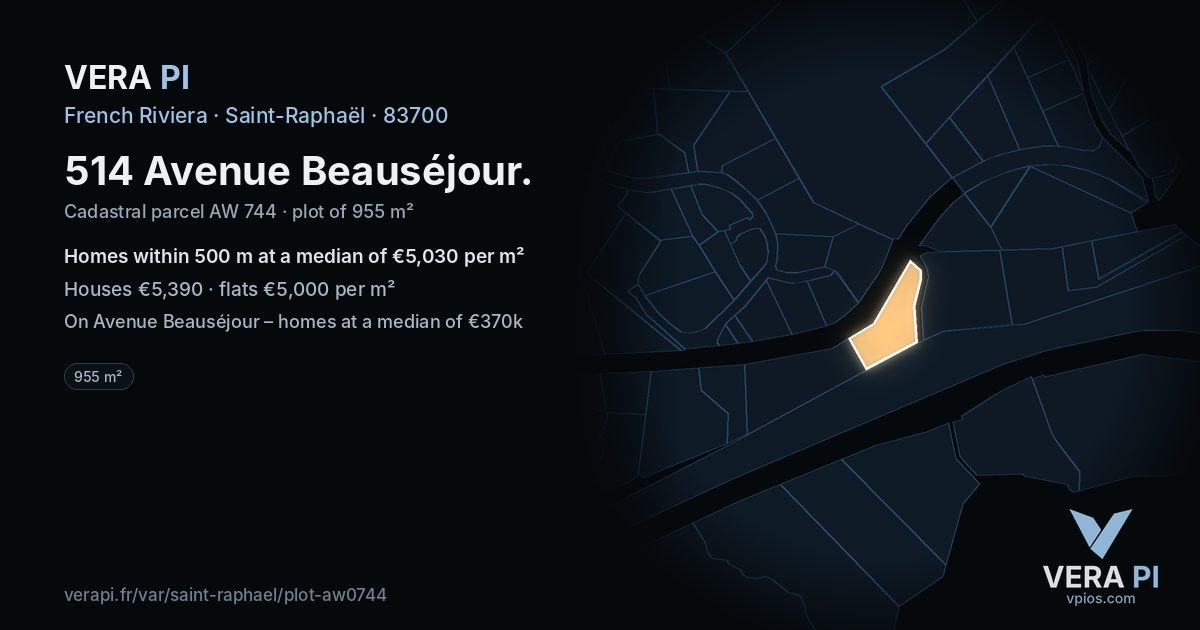 514 Avenue Beauséjour, Saint-Raphaël at night – the plot lit, the parcels around coloured by the prices near them