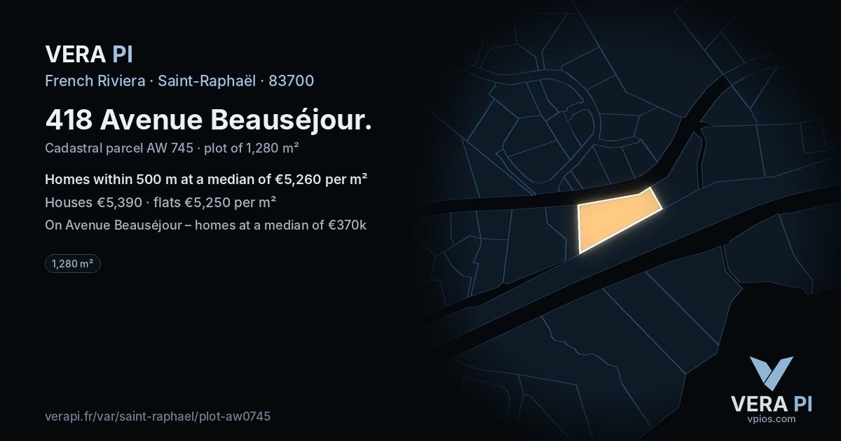 418 Avenue Beauséjour, Saint-Raphaël at night – the plot lit, the parcels around coloured by the prices near them
