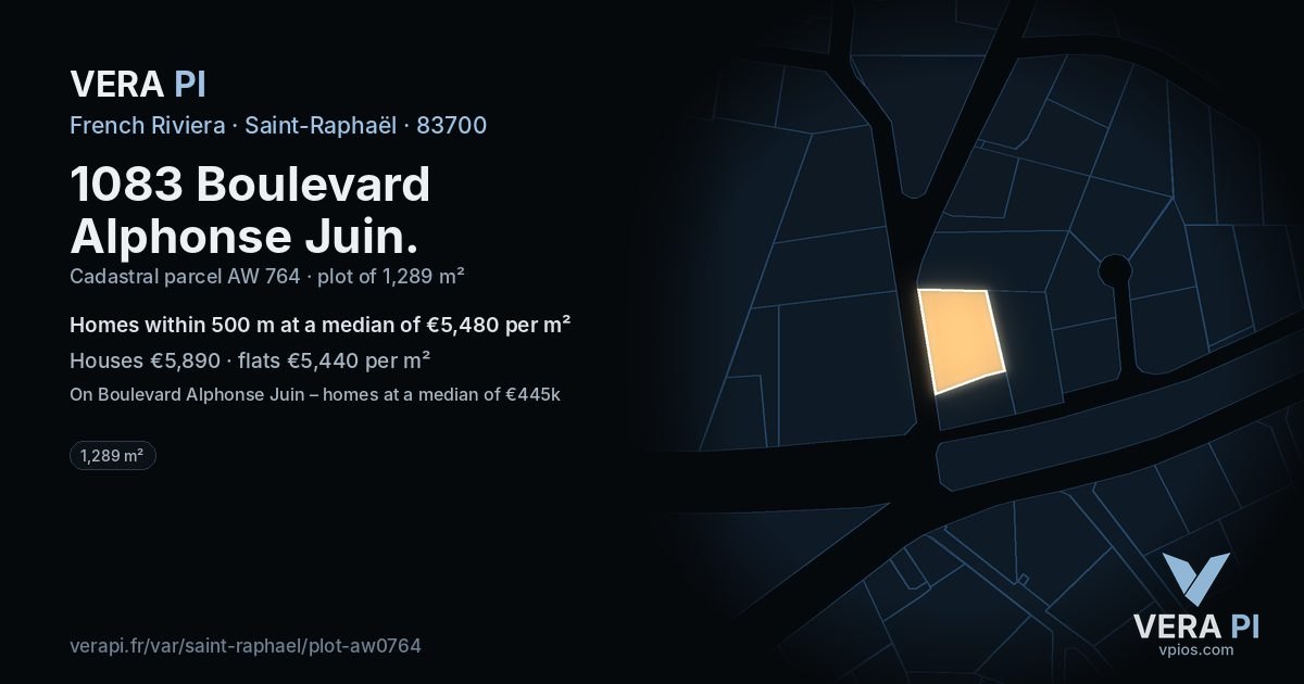 1083 Boulevard Alphonse Juin, Saint-Raphaël at night – the plot lit, the parcels around coloured by the prices near them