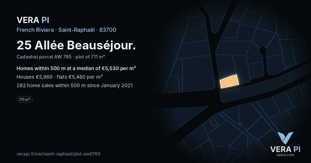 25 Allée Beauséjour, Saint-Raphaël at night – the plot lit, the parcels around coloured by the prices near them