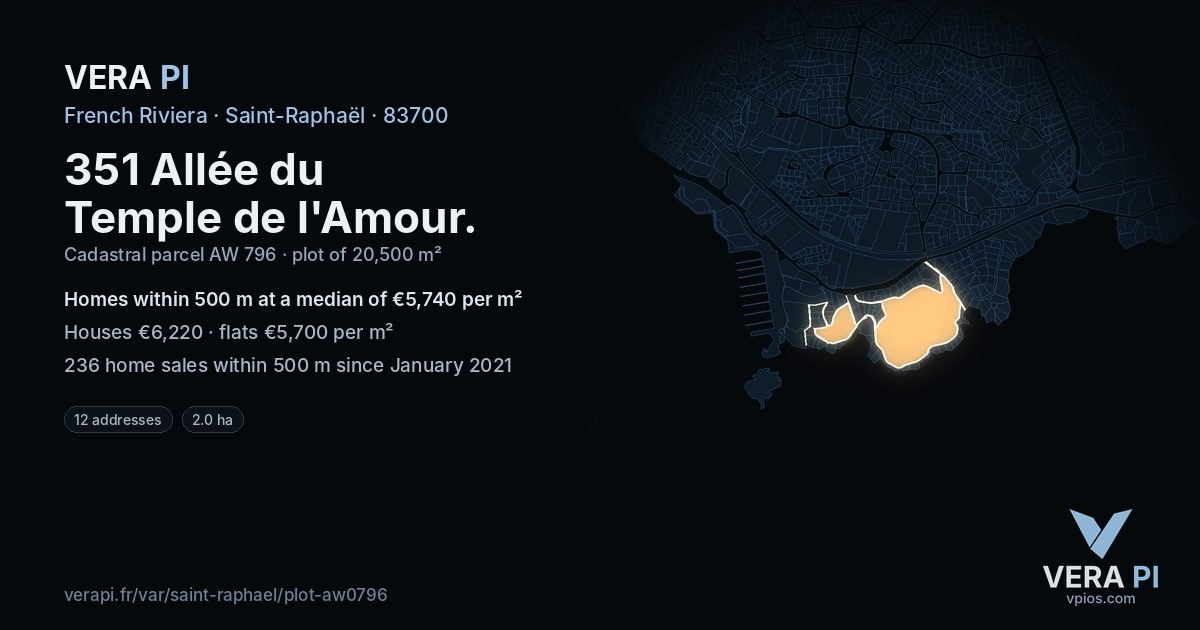 351 Allée du Temple de l'Amour, Saint-Raphaël at night – the plot lit, the parcels around coloured by the prices near them