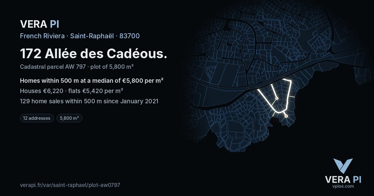 172 Allée des Cadéous, Saint-Raphaël at night – the plot lit, the parcels around coloured by the prices near them