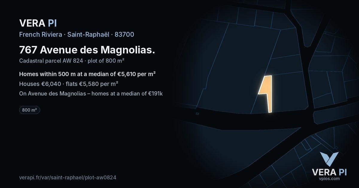 767 Avenue des Magnolias, Saint-Raphaël at night – the plot lit, the parcels around coloured by the prices near them