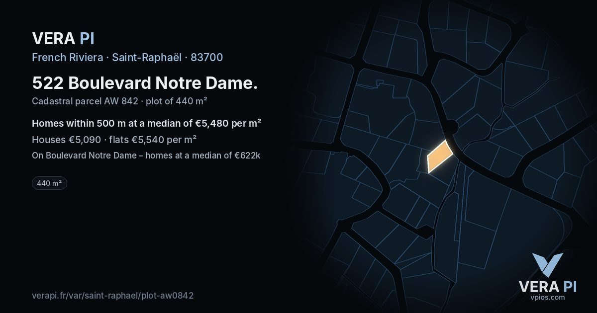 522 Boulevard Notre Dame, Saint-Raphaël at night – the plot lit, the parcels around coloured by the prices near them