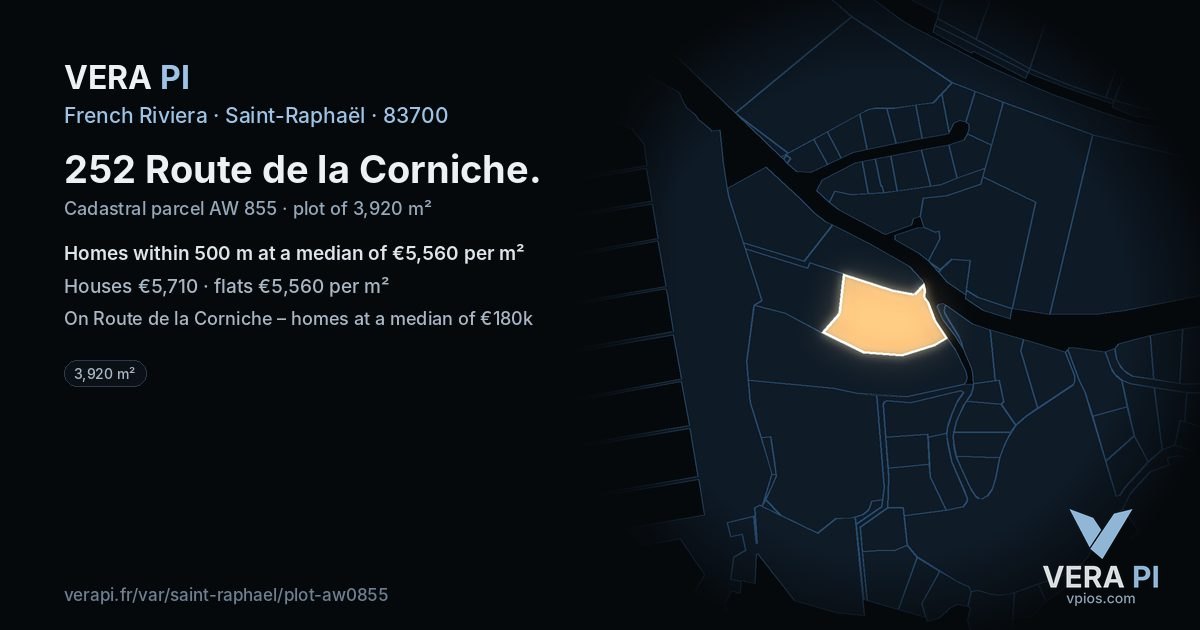 252 Route de la Corniche, Saint-Raphaël at night – the plot lit, the parcels around coloured by the prices near them