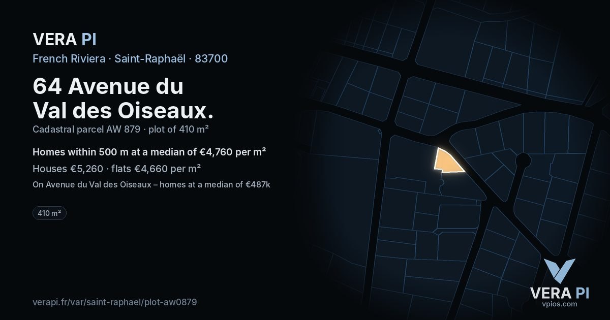 64 Avenue du Val des Oiseaux, Saint-Raphaël at night – the plot lit, the parcels around coloured by the prices near them