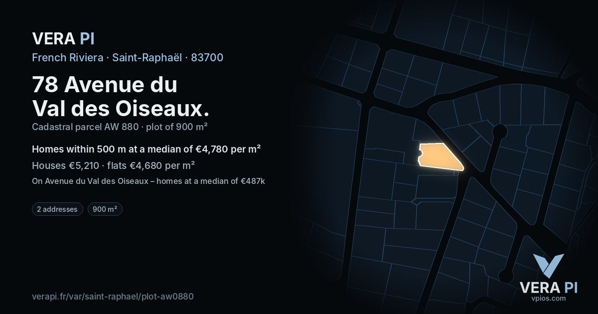 78 Avenue du Val des Oiseaux, Saint-Raphaël at night – the plot lit, the parcels around coloured by the prices near them
