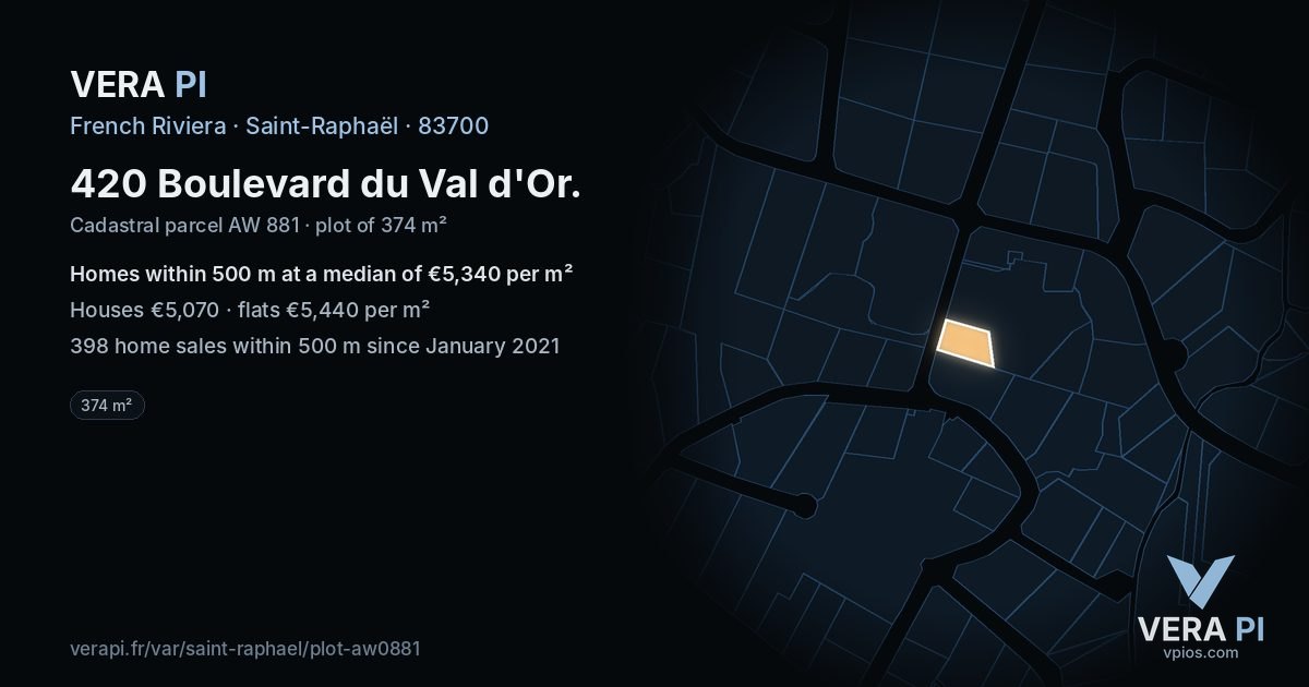 420 Boulevard du Val d'Or, Saint-Raphaël at night – the plot lit, the parcels around coloured by the prices near them