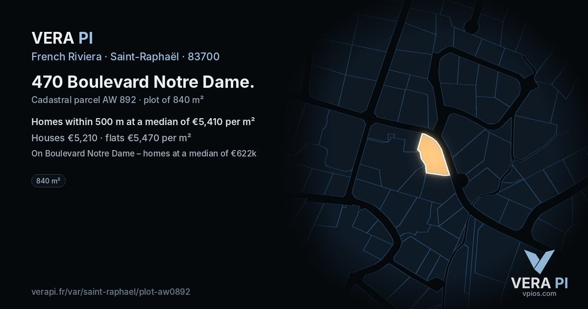 470 Boulevard Notre Dame, Saint-Raphaël at night – the plot lit, the parcels around coloured by the prices near them