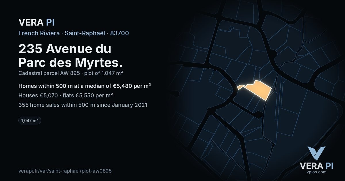235 Avenue du Parc des Myrtes, Saint-Raphaël at night – the plot lit, the parcels around coloured by the prices near them