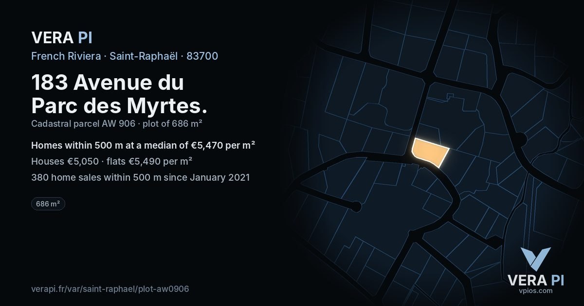 183 Avenue du Parc des Myrtes, Saint-Raphaël at night – the plot lit, the parcels around coloured by the prices near them