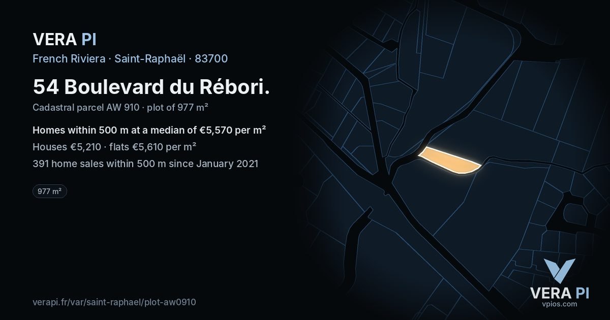 54 Boulevard du Rébori, Saint-Raphaël at night – the plot lit, the parcels around coloured by the prices near them