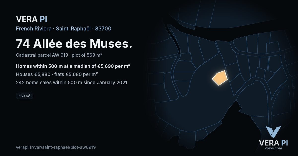 74 Allée des Muses, Saint-Raphaël at night – the plot lit, the parcels around coloured by the prices near them