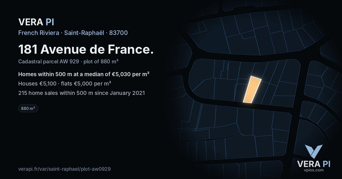 181 Avenue de France, Saint-Raphaël at night – the plot lit, the parcels around coloured by the prices near them