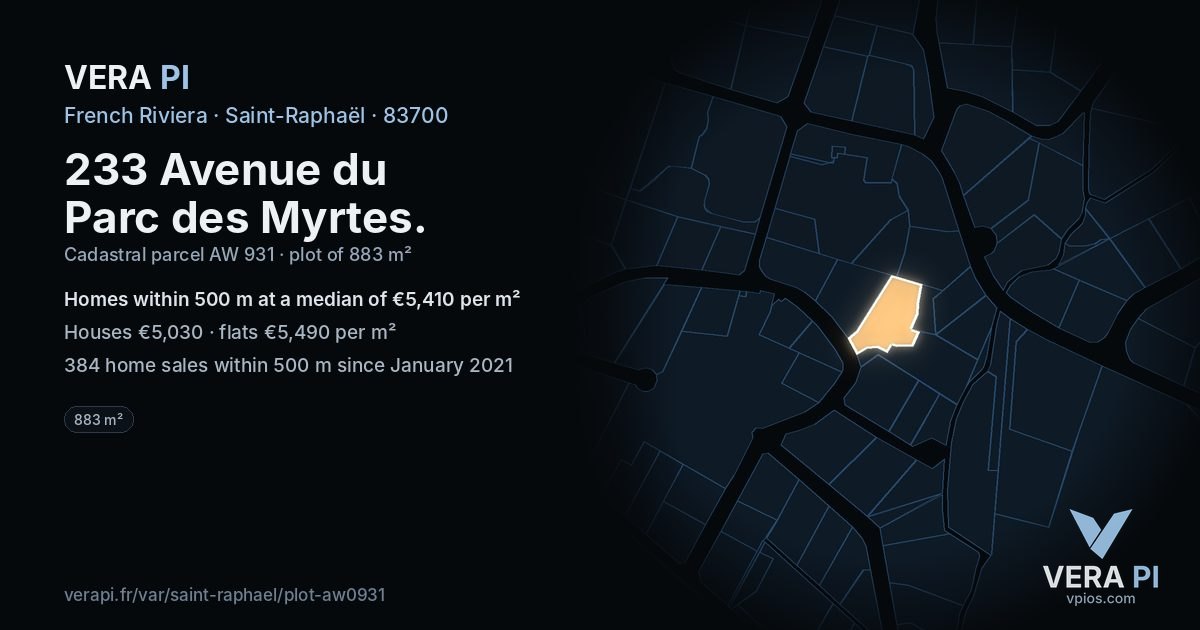 233 Avenue du Parc des Myrtes, Saint-Raphaël at night – the plot lit, the parcels around coloured by the prices near them