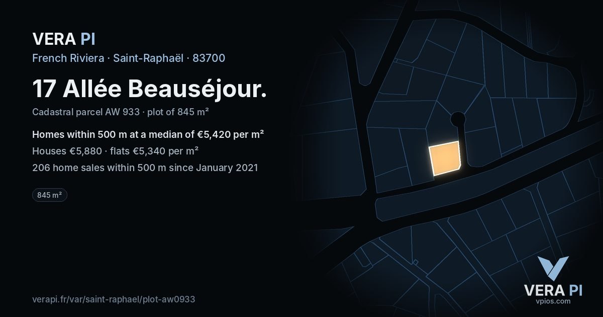 17 Allée Beauséjour, Saint-Raphaël at night – the plot lit, the parcels around coloured by the prices near them