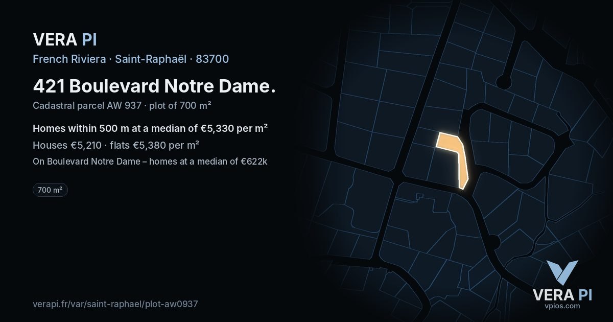 421 Boulevard Notre Dame, Saint-Raphaël at night – the plot lit, the parcels around coloured by the prices near them