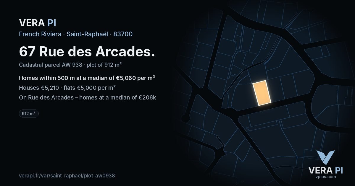 67 Rue des Arcades, Saint-Raphaël at night – the plot lit, the parcels around coloured by the prices near them