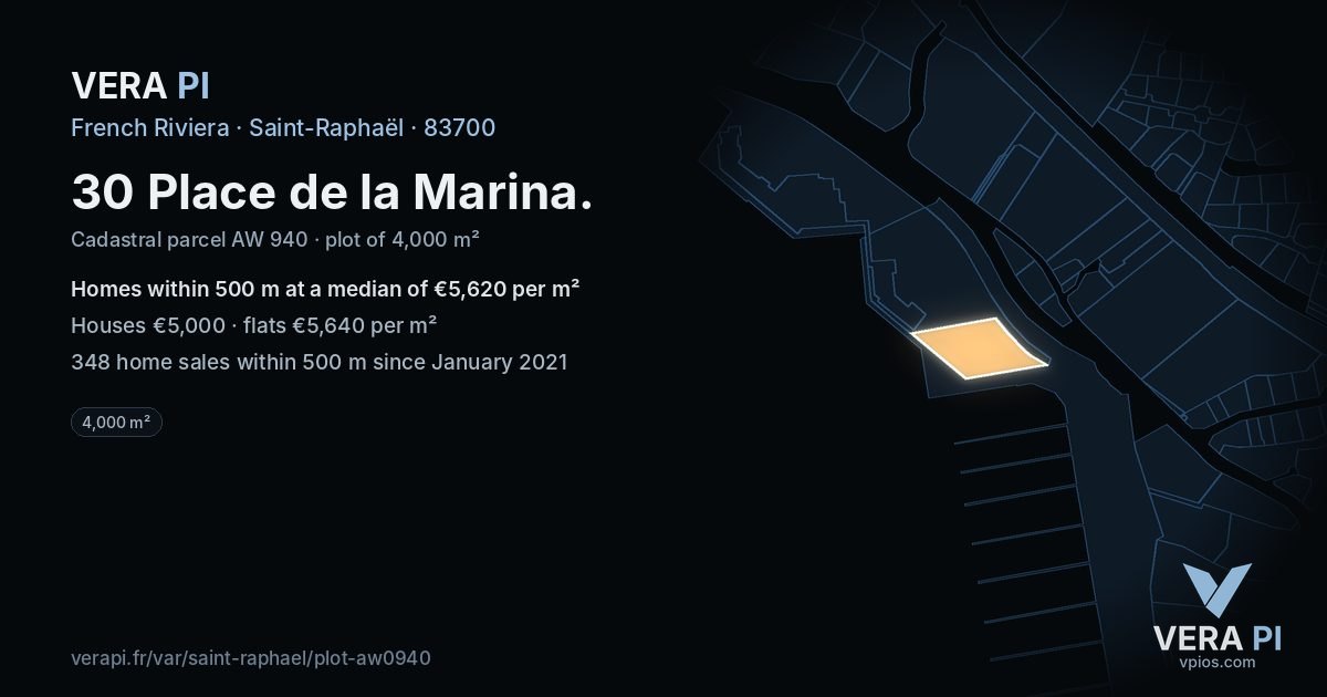30 Place de la Marina, Saint-Raphaël at night – the plot lit, the parcels around coloured by the prices near them