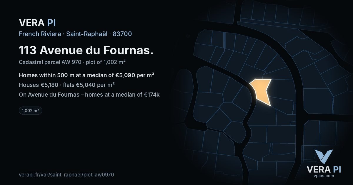 113 Avenue du Fournas, Saint-Raphaël at night – the plot lit, the parcels around coloured by the prices near them