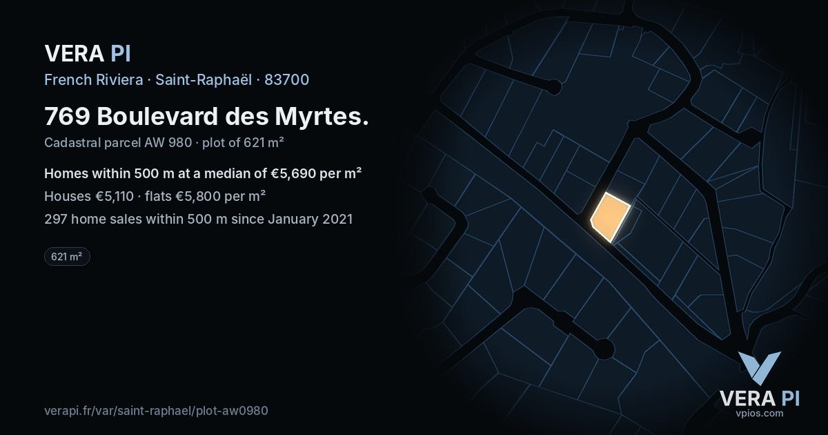 769 Boulevard des Myrtes, Saint-Raphaël at night – the plot lit, the parcels around coloured by the prices near them