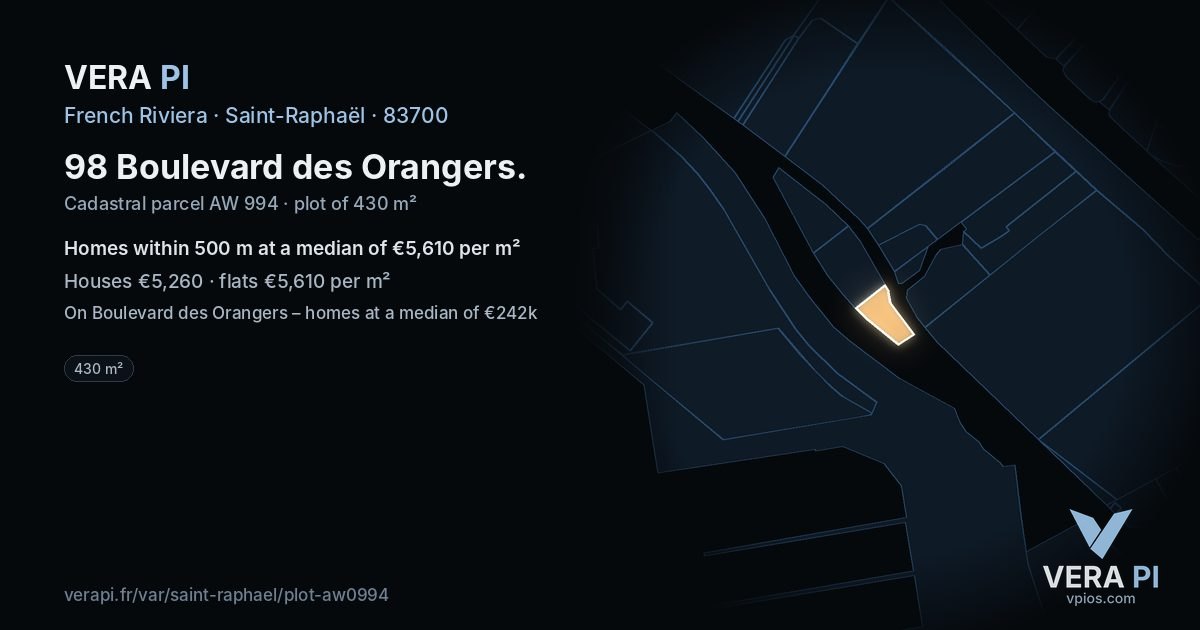 98 Boulevard des Orangers, Saint-Raphaël at night – the plot lit, the parcels around coloured by the prices near them