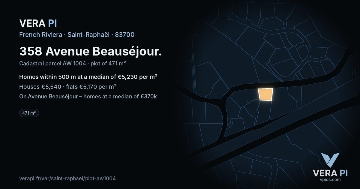 358 Avenue Beauséjour, Saint-Raphaël at night – the plot lit, the parcels around coloured by the prices near them