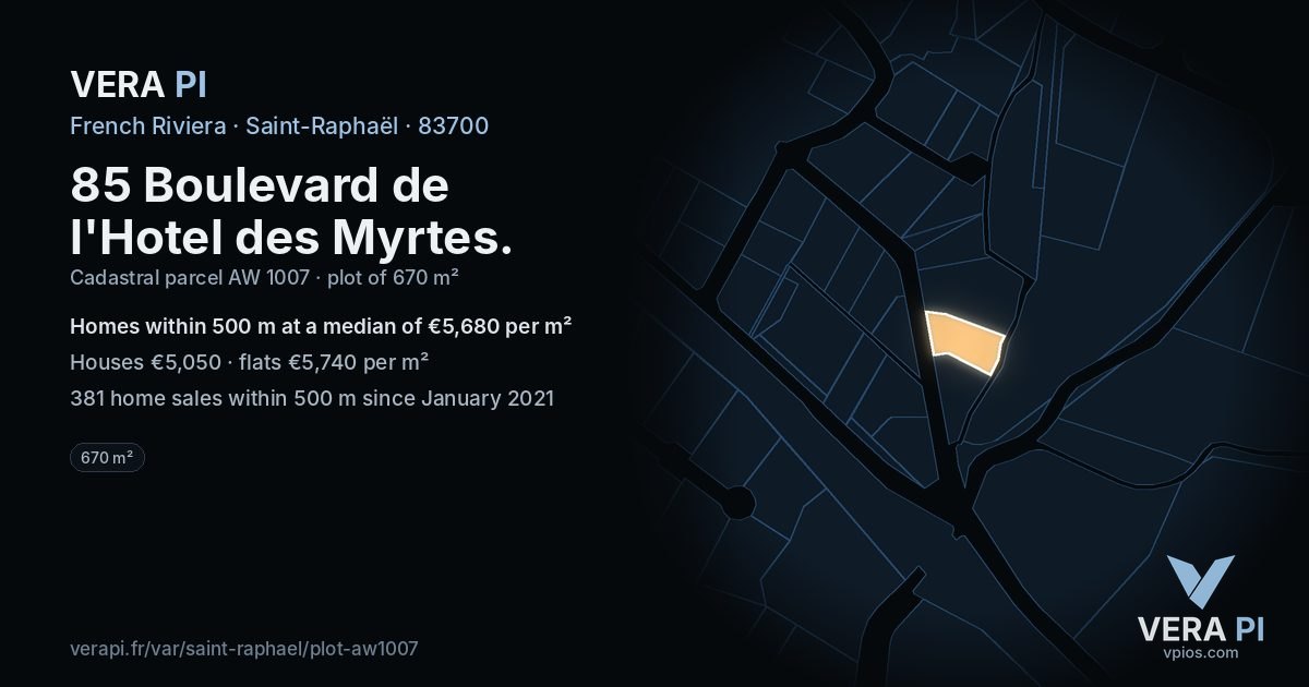 85 Boulevard de l'Hotel des Myrtes, Saint-Raphaël at night – the plot lit, the parcels around coloured by the prices near them