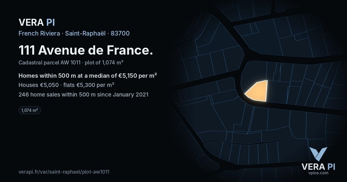 111 Avenue de France, Saint-Raphaël at night – the plot lit, the parcels around coloured by the prices near them