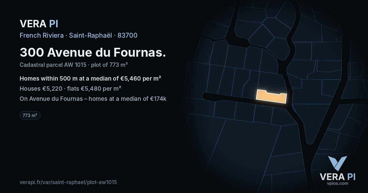 300 Avenue du Fournas, Saint-Raphaël at night – the plot lit, the parcels around coloured by the prices near them