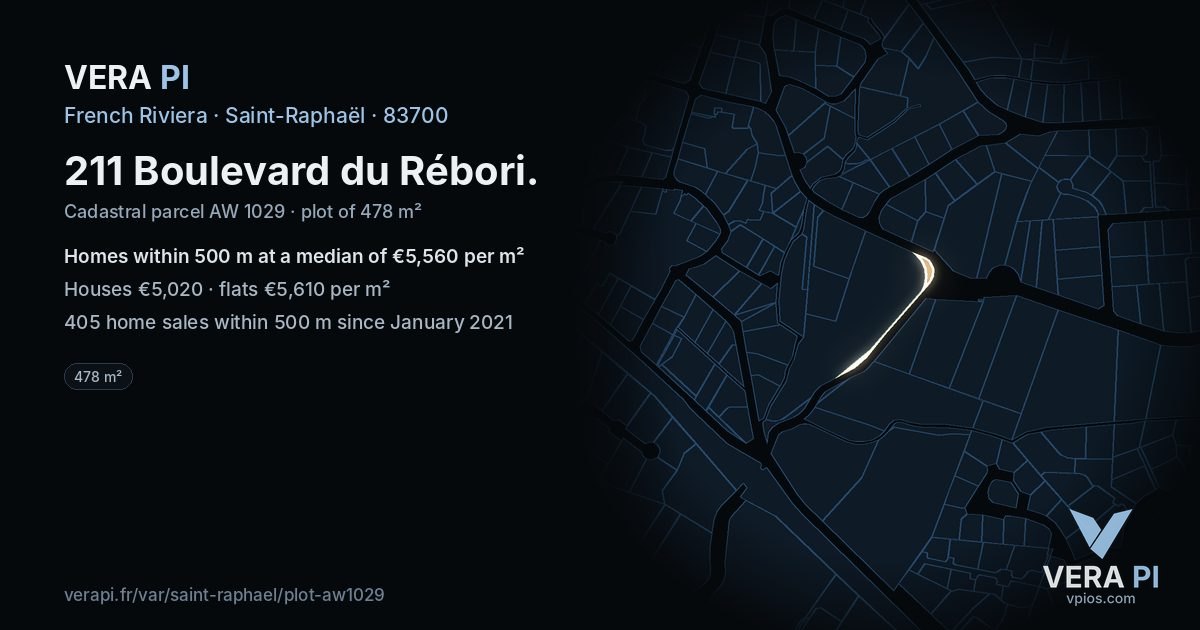211 Boulevard du Rébori, Saint-Raphaël at night – the plot lit, the parcels around coloured by the prices near them