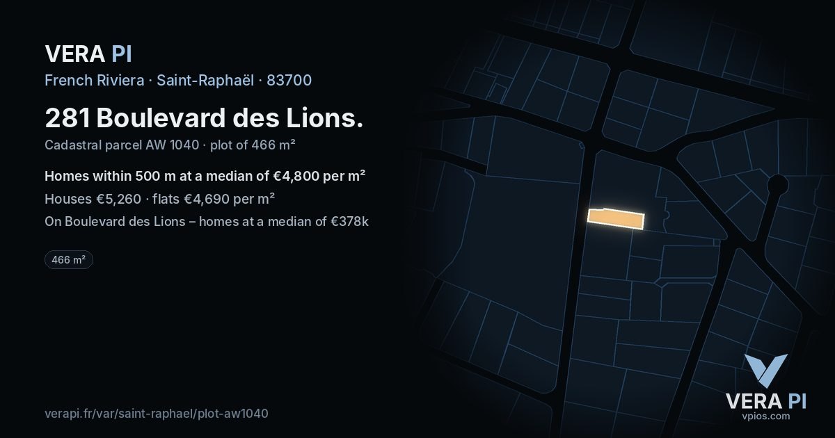 281 Boulevard des Lions, Saint-Raphaël at night – the plot lit, the parcels around coloured by the prices near them