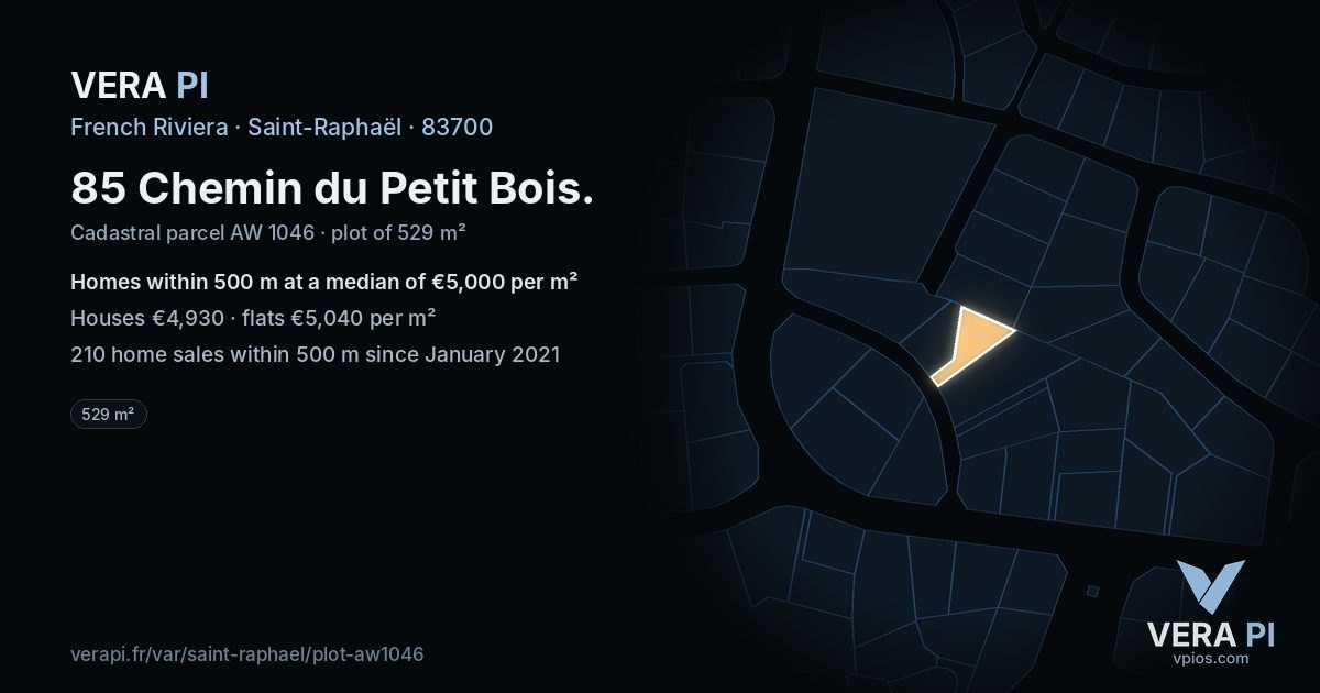 85 Chemin du Petit Bois, Saint-Raphaël at night – the plot lit, the parcels around coloured by the prices near them