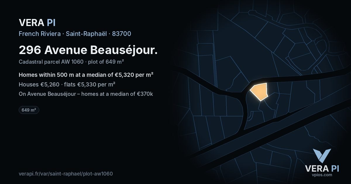 296 Avenue Beauséjour, Saint-Raphaël at night – the plot lit, the parcels around coloured by the prices near them